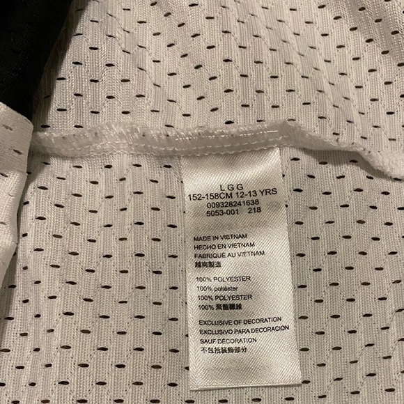 Jordan 23 Black & White Jersey - Picture 5 of 8